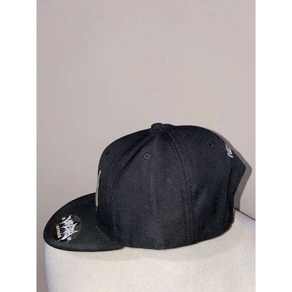 The Classic's Yupoong New York Snapback Hat Adjustable Black - Picture 2 of 6